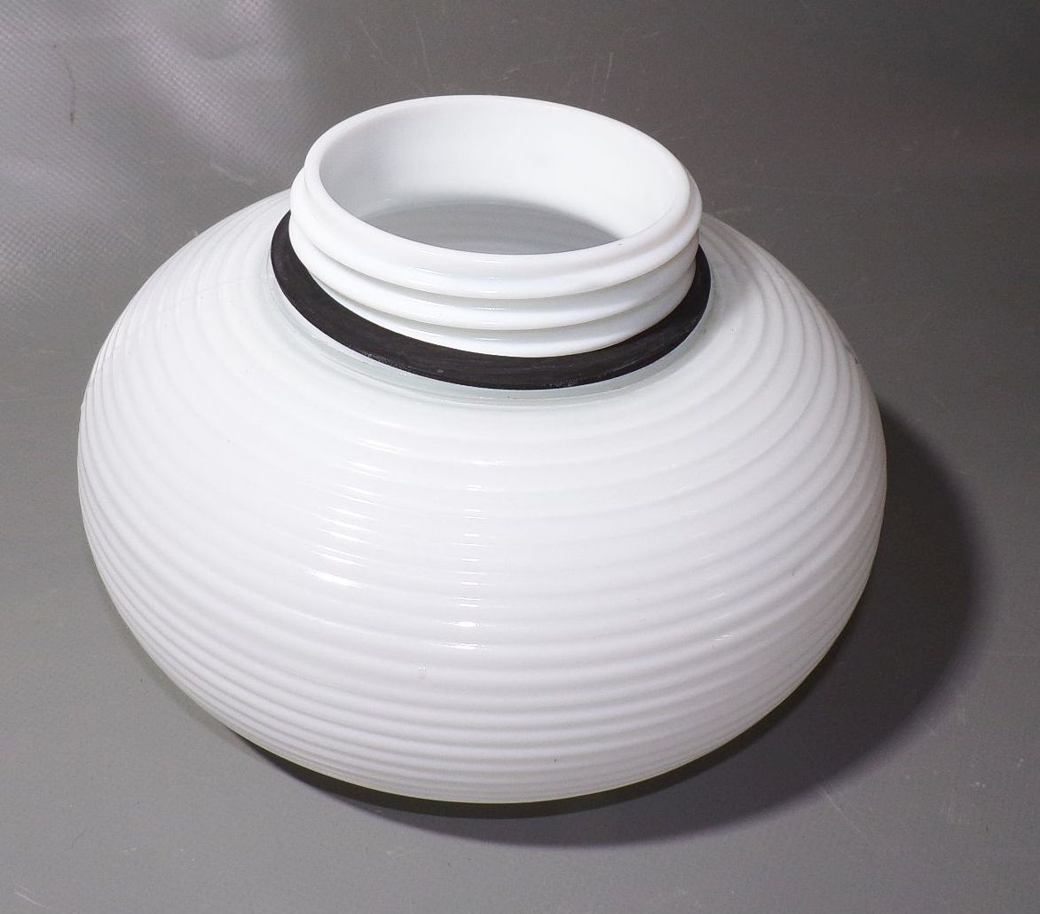 Alte Lampe Rund Weiss E27 Glas Porzellan Kellerlampe Loft Deko