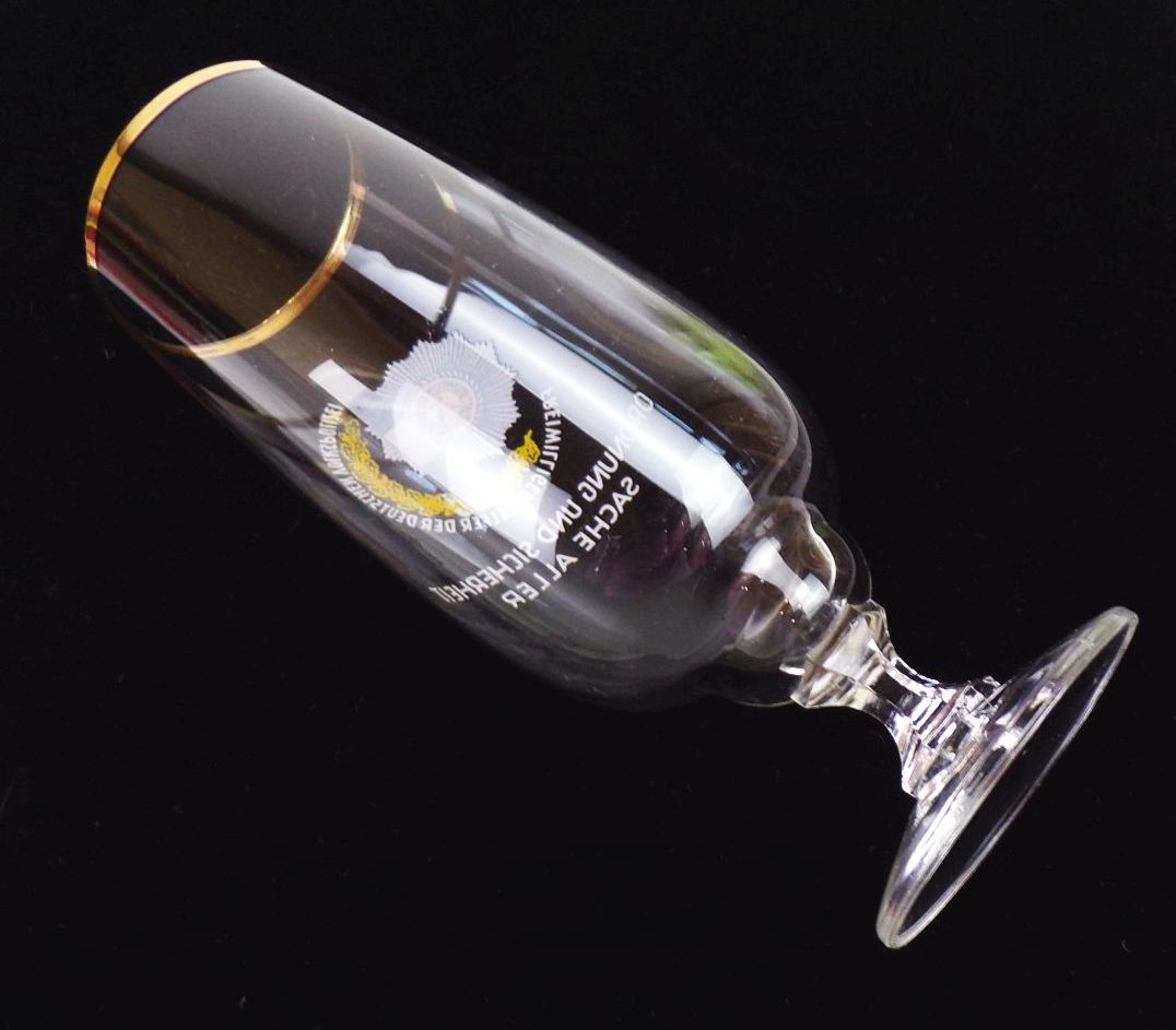 Altes Bierglas Freiwilliger Helfer der deutschen Volkspolizei DDR VP Glas