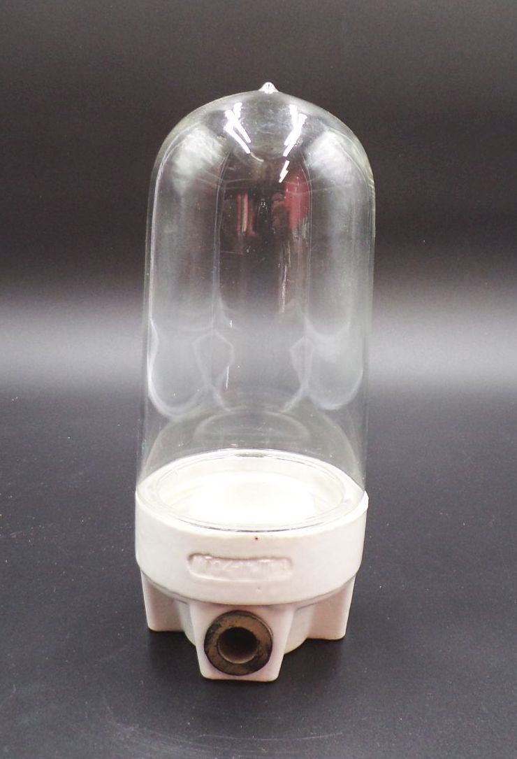 Alte Glaskolbenlampe Weiß Porzellan Glas Deckenleuchte Kellerlampe Vintage