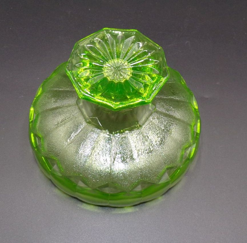 Alter Schale Uranglas Grün Pressglas Fluoreszierend Konfektschale Alter Schale Uranglas Grün Pressglas Fluoreszierend Konfektschale