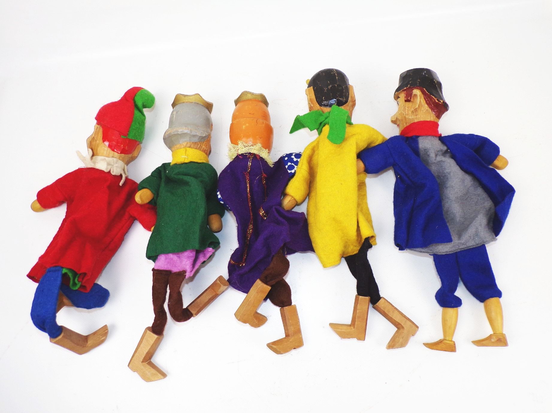 Alte Handpuppen Kasperle Puppen 5 Stück geschnitzte Köpfe 
