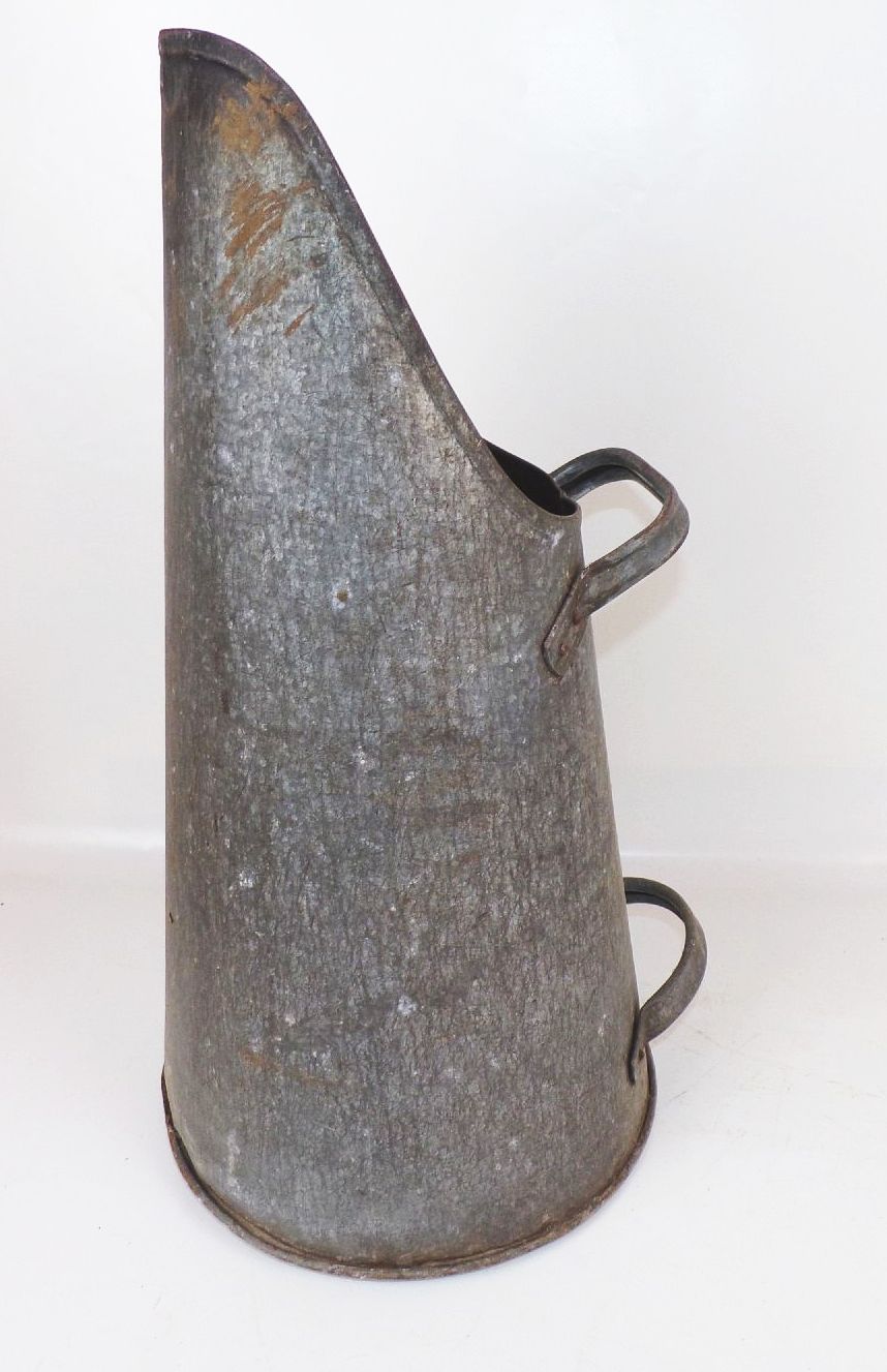 Alte Kohlenschütte Kohlen Behälter Briketteimer Zink Deko Kohlenschippe