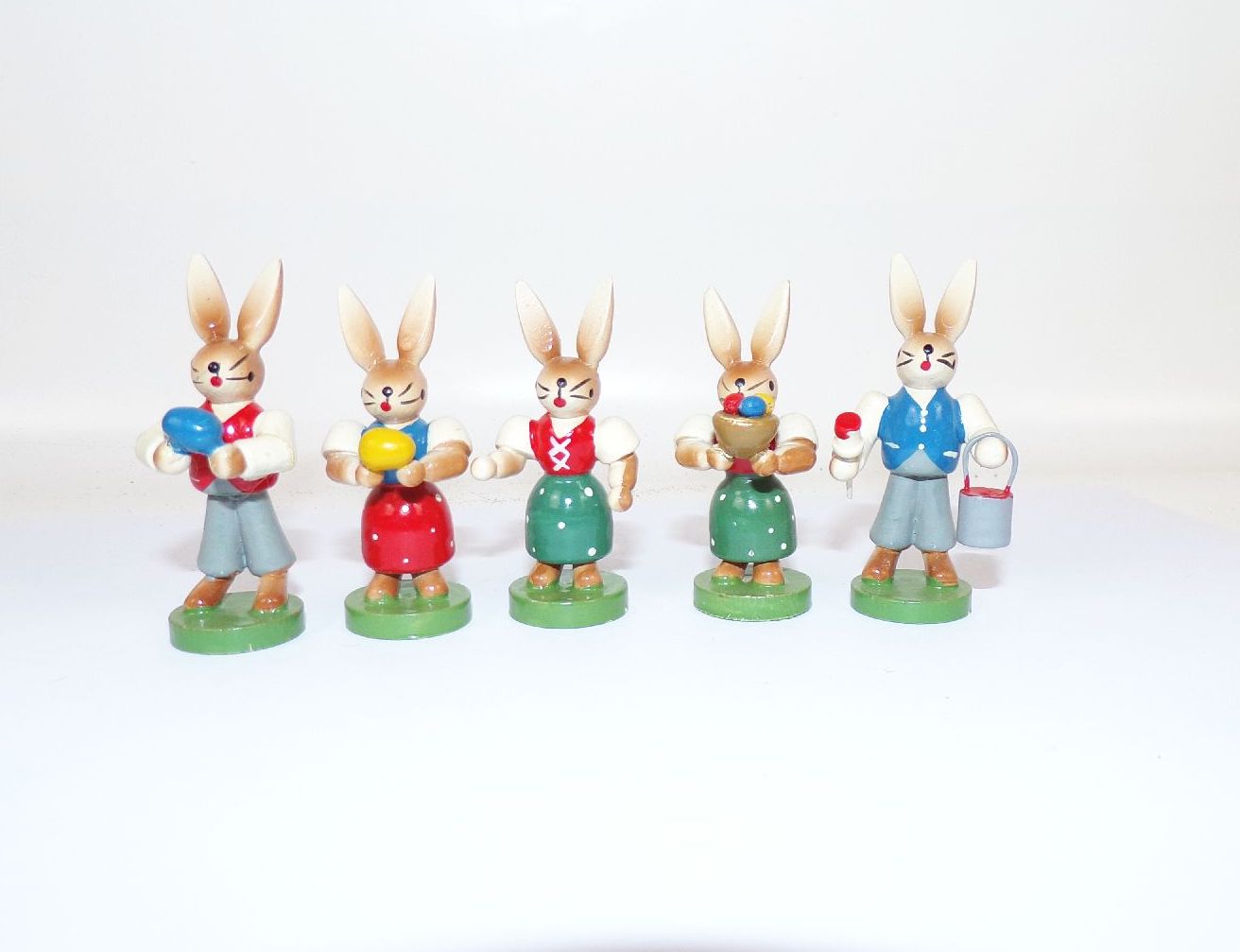 Esco Osterhasen Szene 5 Figuren und Tisch Ostereier bemalen Osterschmuck