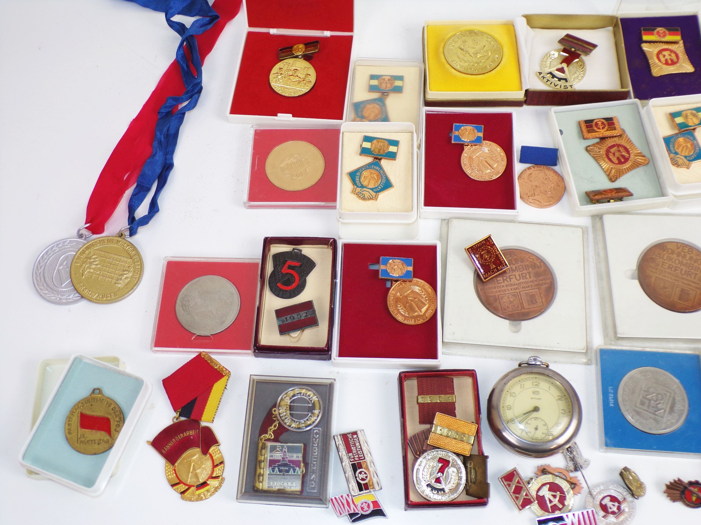 Konvolut DDR Abzeichen Orden Medaillen 