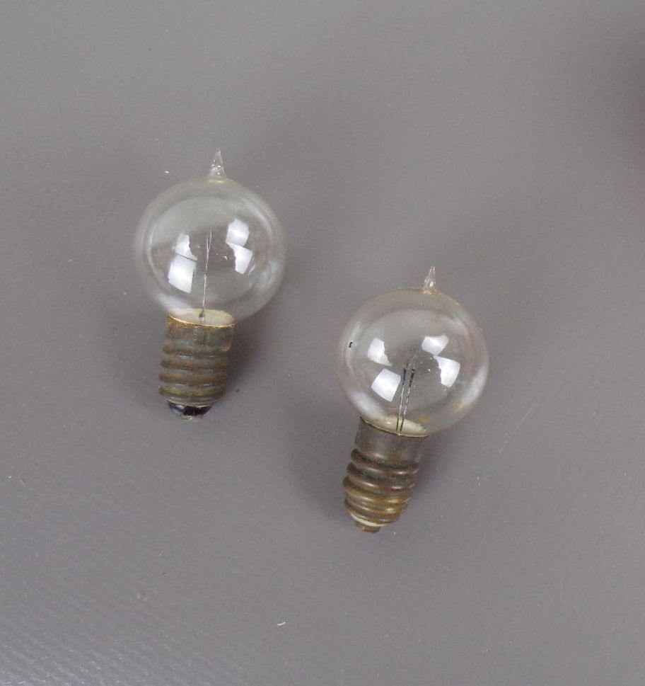Alte Glühleuchte mit Spitze E14 Kugelbirne Beleuchtung 2 Stück Glühbirne 1930 er Alte Glühleuchte mit Spitze E14 Kugelbirne Beleuchtung 2 Stück Glühbirne 1930 er