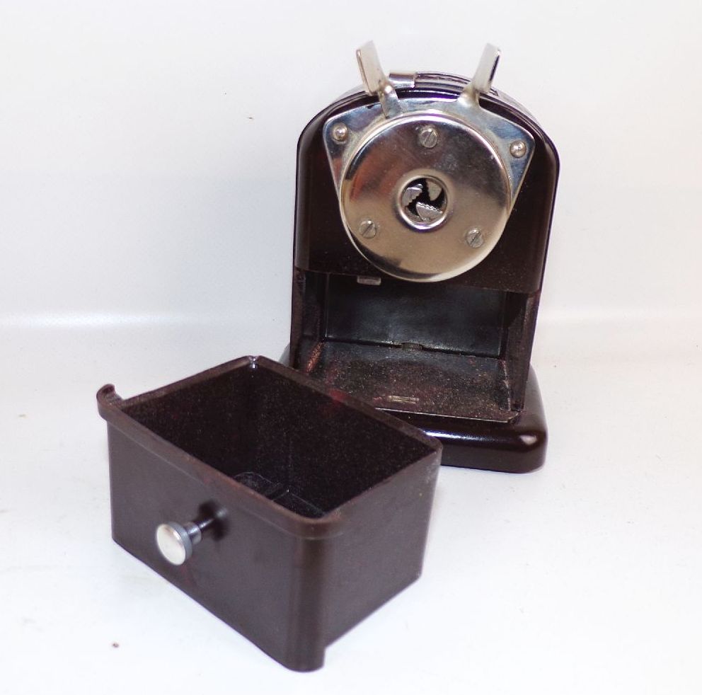 Hema Anspitzmaschine DDR Bleistift Anspitzer mit Originalkarton 1968 Bakelit
