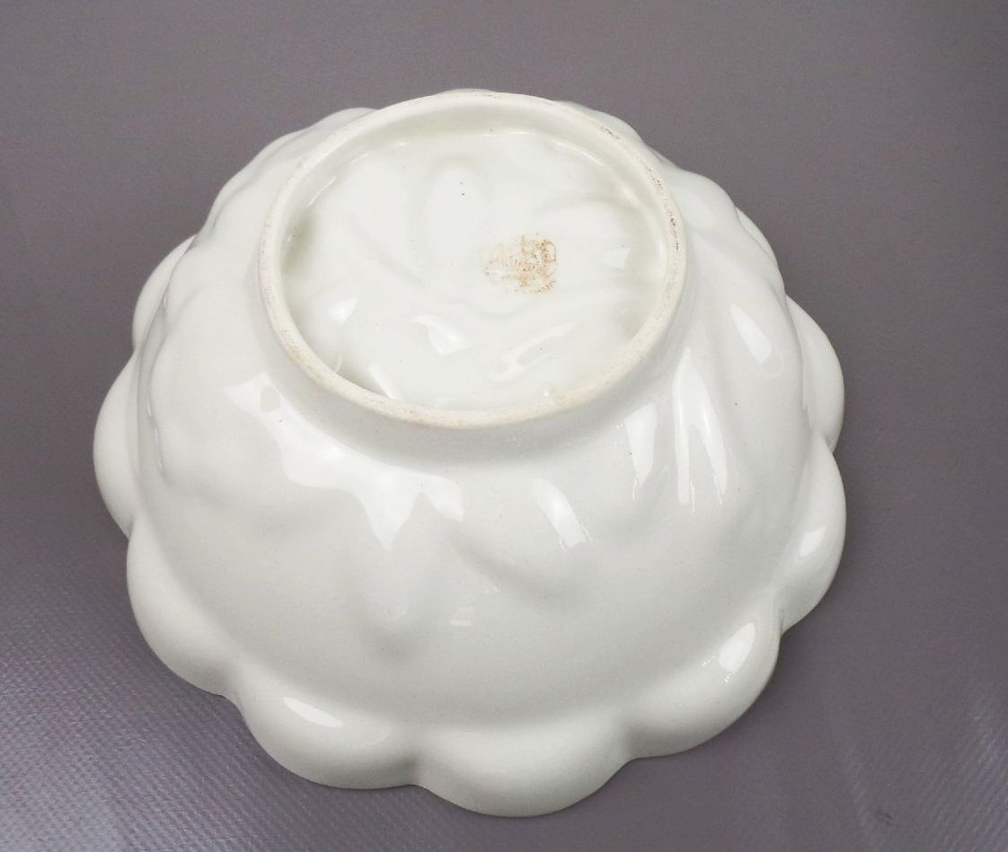 Alte Puddingform Keramik Weiß Blumen Vintage Alte Puddingform Keramik Weiß Blumen Vintage