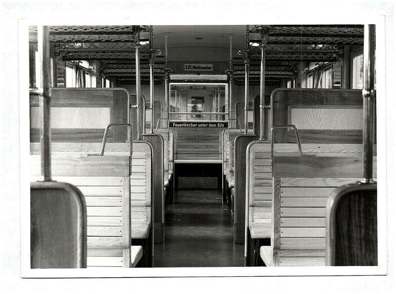 Foto Eisenbahn Wagon Abteil Feuerlöscher unter dem Sitz