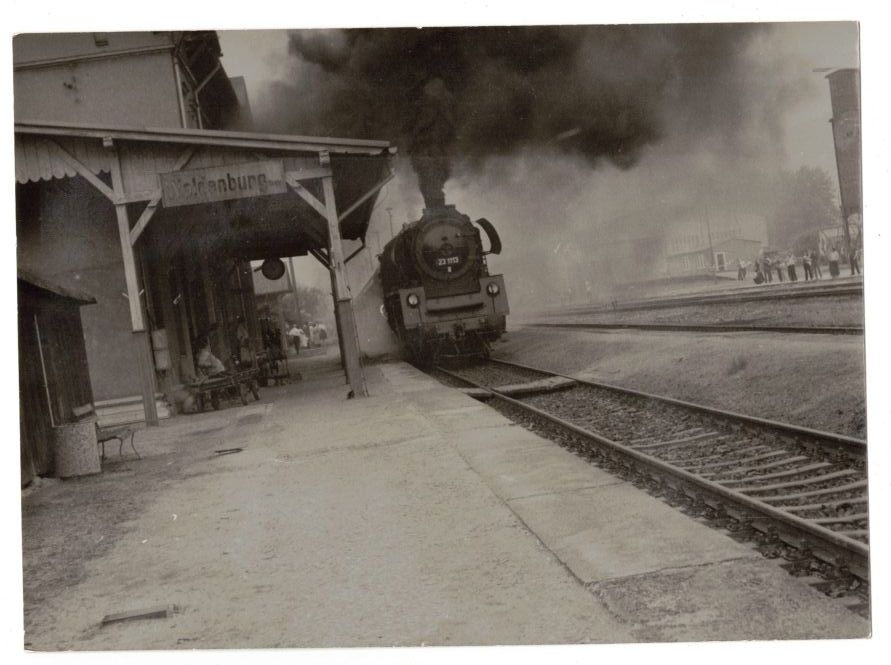 Foto Bahnhof Waldenburg Dampflok 23 1113 DDR Abzug 