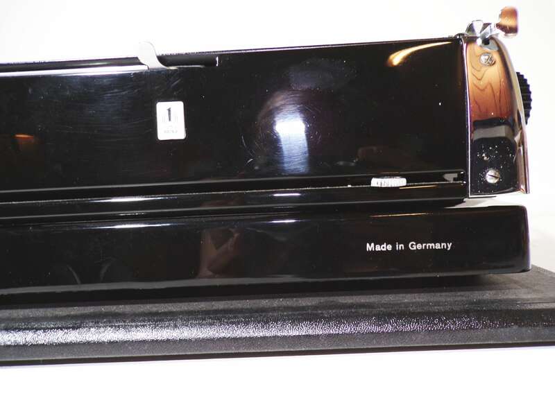 Alte Erika 10 Schreibmaschine schwarz typewriter 