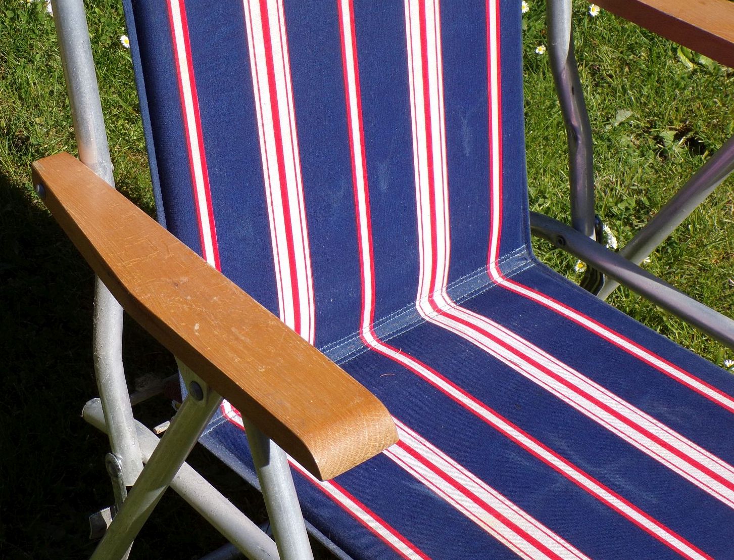 Alter Campingstuhl DDR Alu Polsterstoff Blau Weiß Rot Klappstuhl
