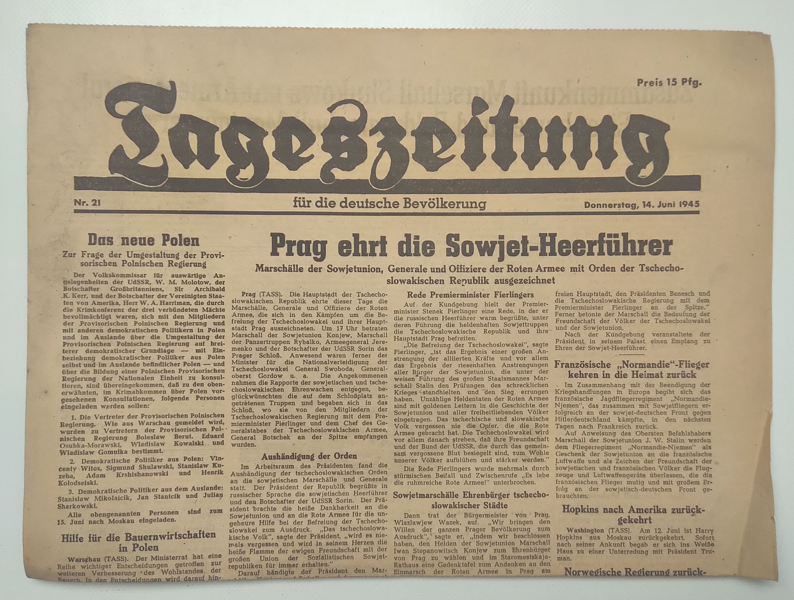 Tageszeitung Prag ehrt die Sowjet Heerführer 1945 Nr 21