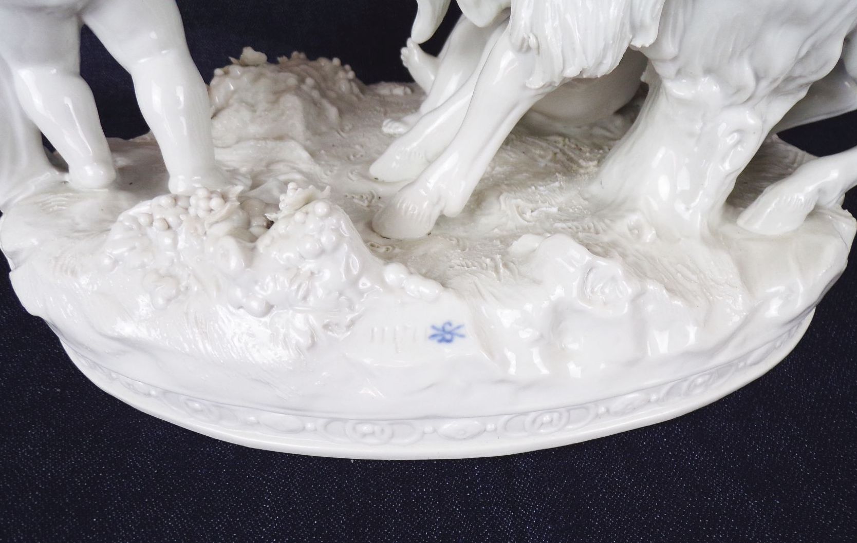 Scheibe Alsbach Porzellanfigur Putto Ziegenbock Wein Bachus Scheibe Alsbach Porzellanfigur Putto Ziegenbock Wein Bachus