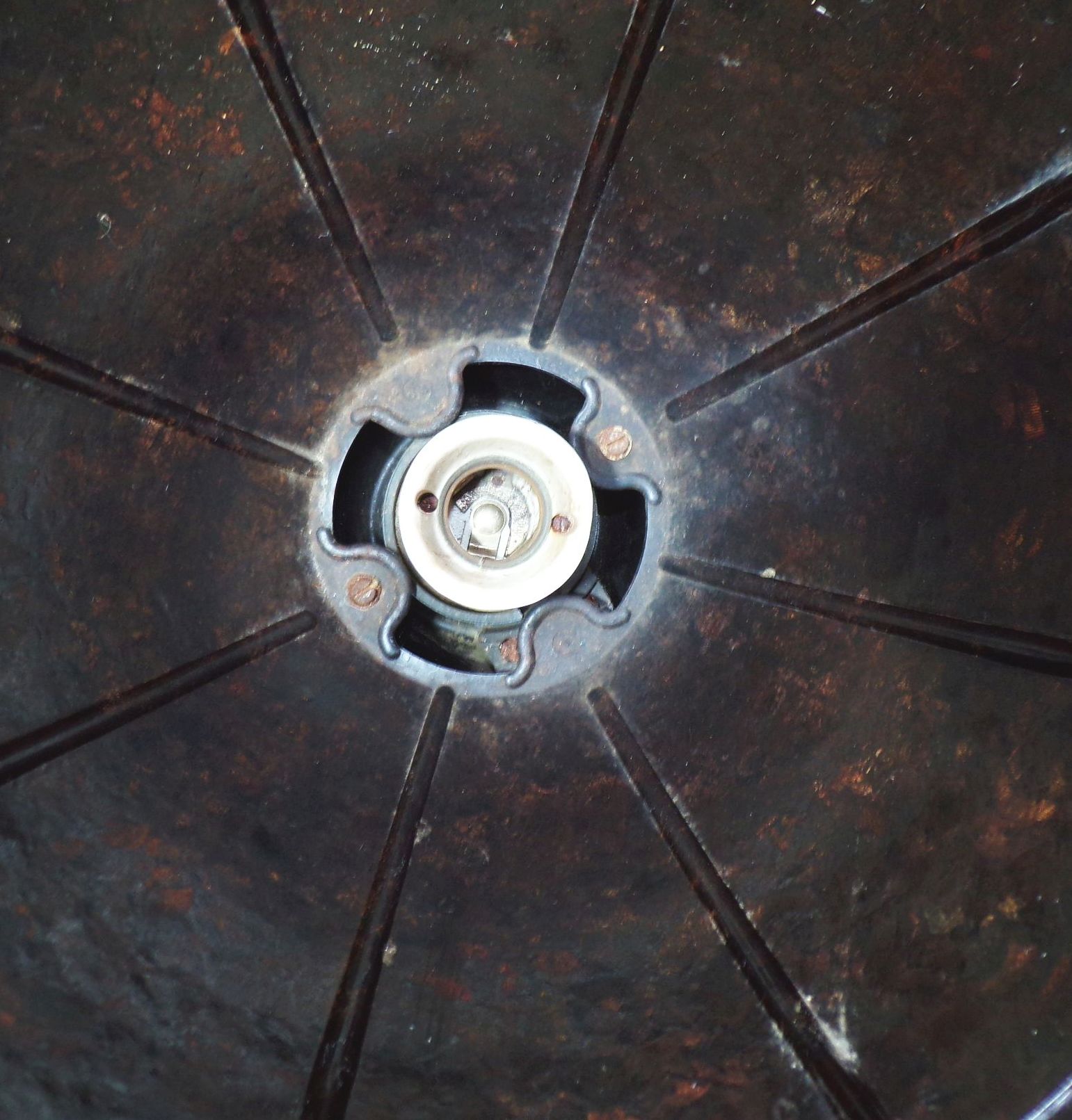 Alte Wärmelampe Strahler Bakelit Gitter Stalllampe industriedesign