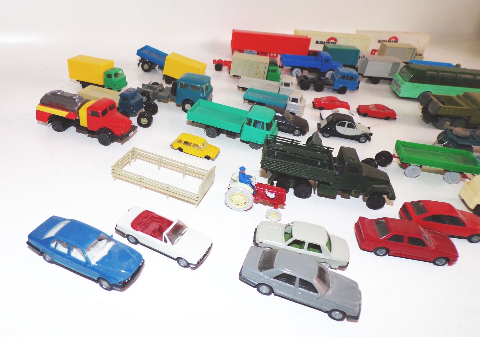 Konvolut DDR Modellautos Traktor Bus LKW TT H0 Modelle