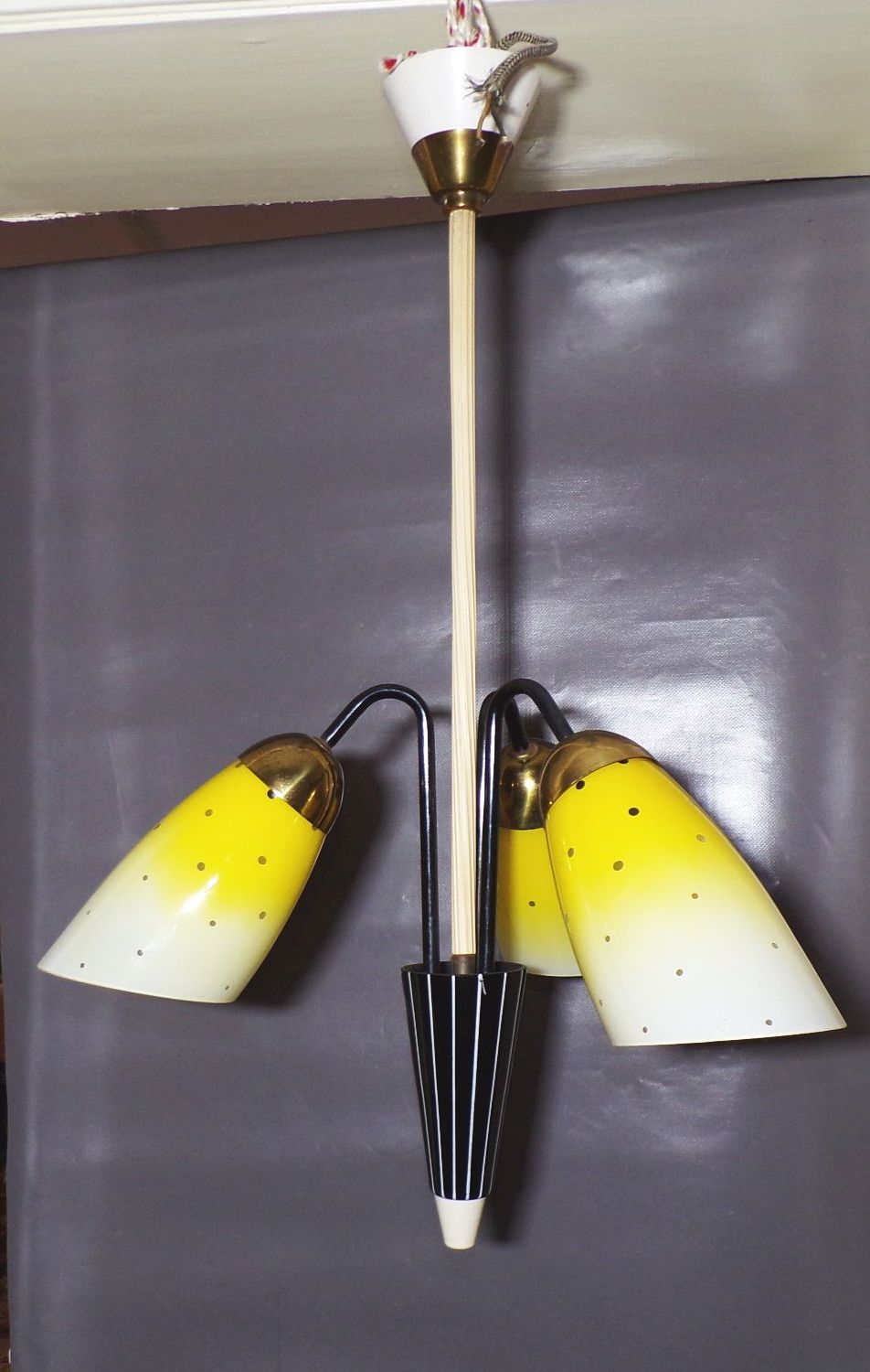 Alte Deckenlampe 3flamig Gelb E27 Rockabilly Leuchte Tütenlampe