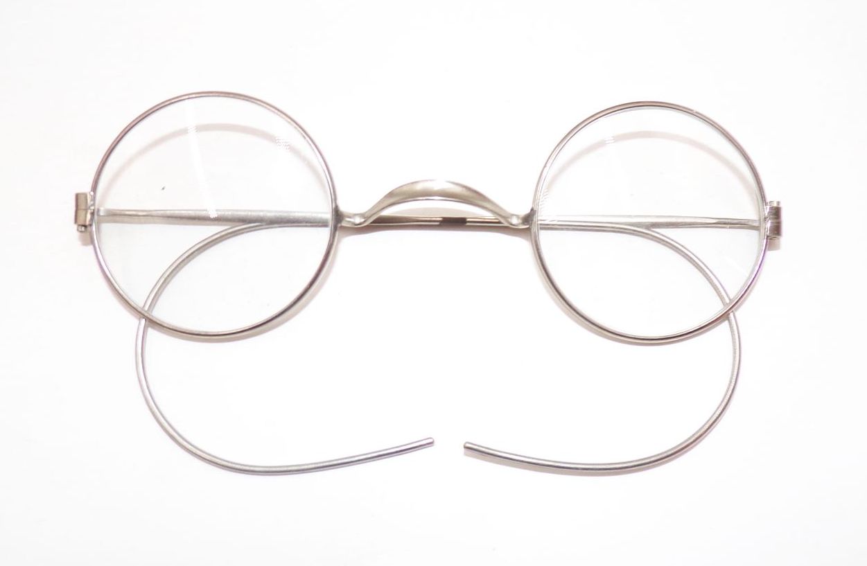 Dienstbrille 2 Weltkrieg Blechdose mit Nickelbrille Original Dienstbrille 2 Weltkrieg Blechdose mit Nickelbrille Original
