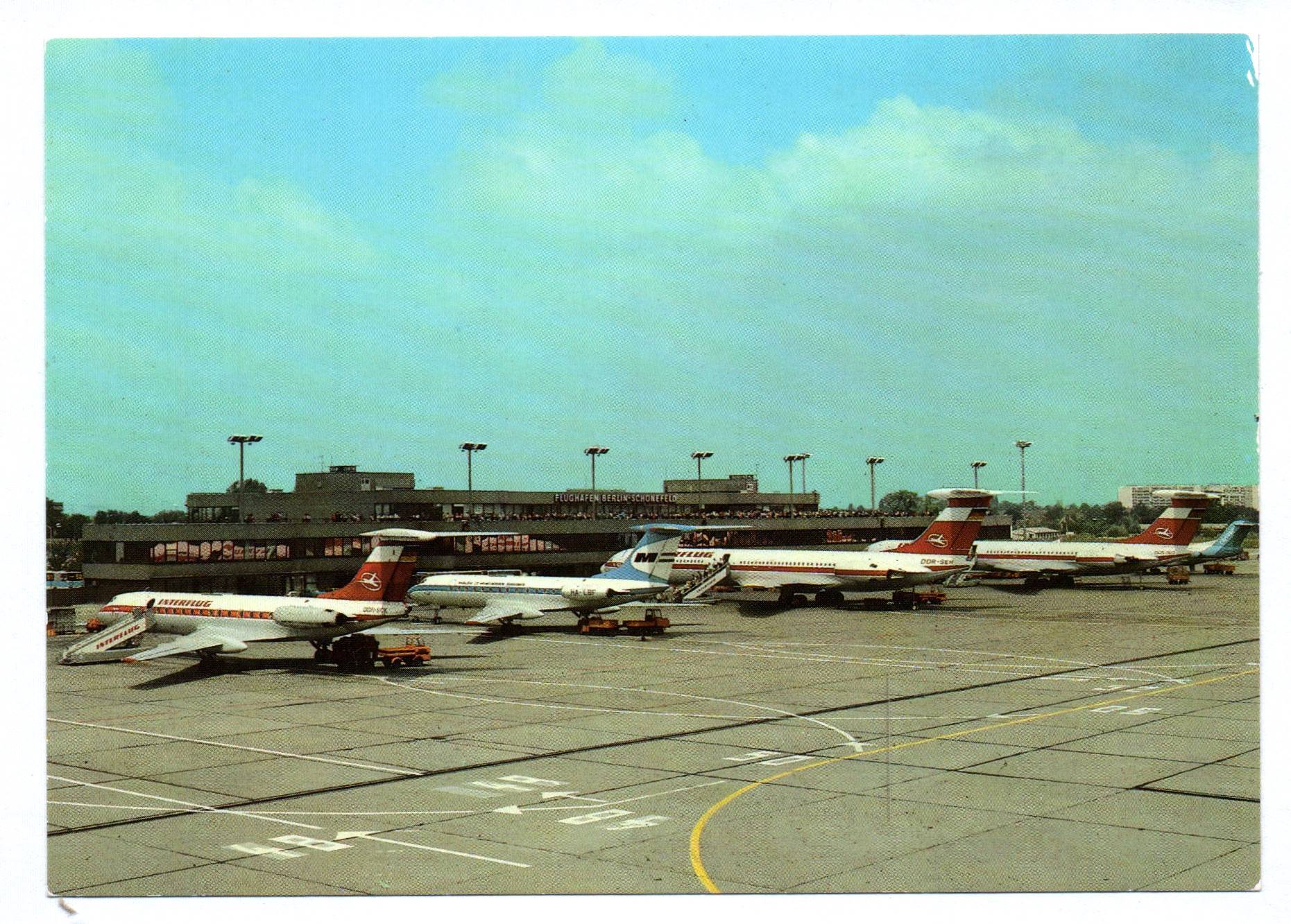 Foto Ak Flughafen Berlin Schönefeld Interflug DDR SEH Flugzeuge