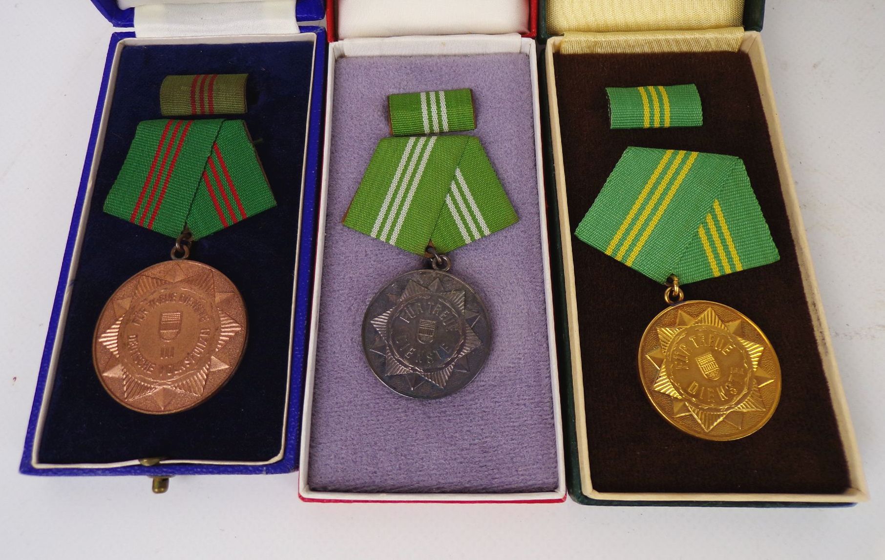 DDR Abzeichen Volkspolizei Für treue Dienste 6 Stück Auszeichnung Etui