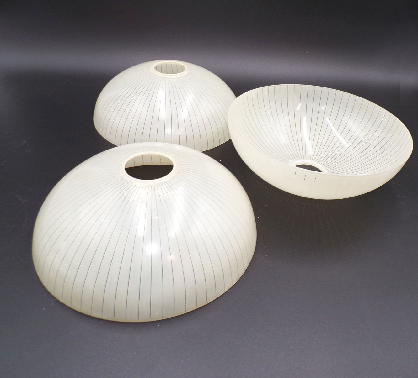 Alte Schalen für Deckenleuchte Schalenlampe Lampenschirme Lampenglas 3 Stück