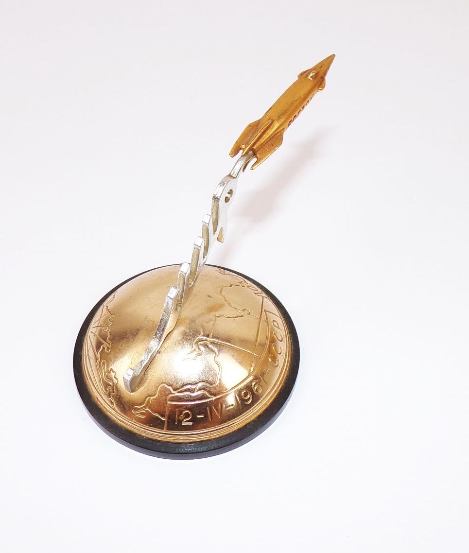 UdSSR Souvenir Figur Wostok Gagarin DDR CCCP Kosmos vintage 