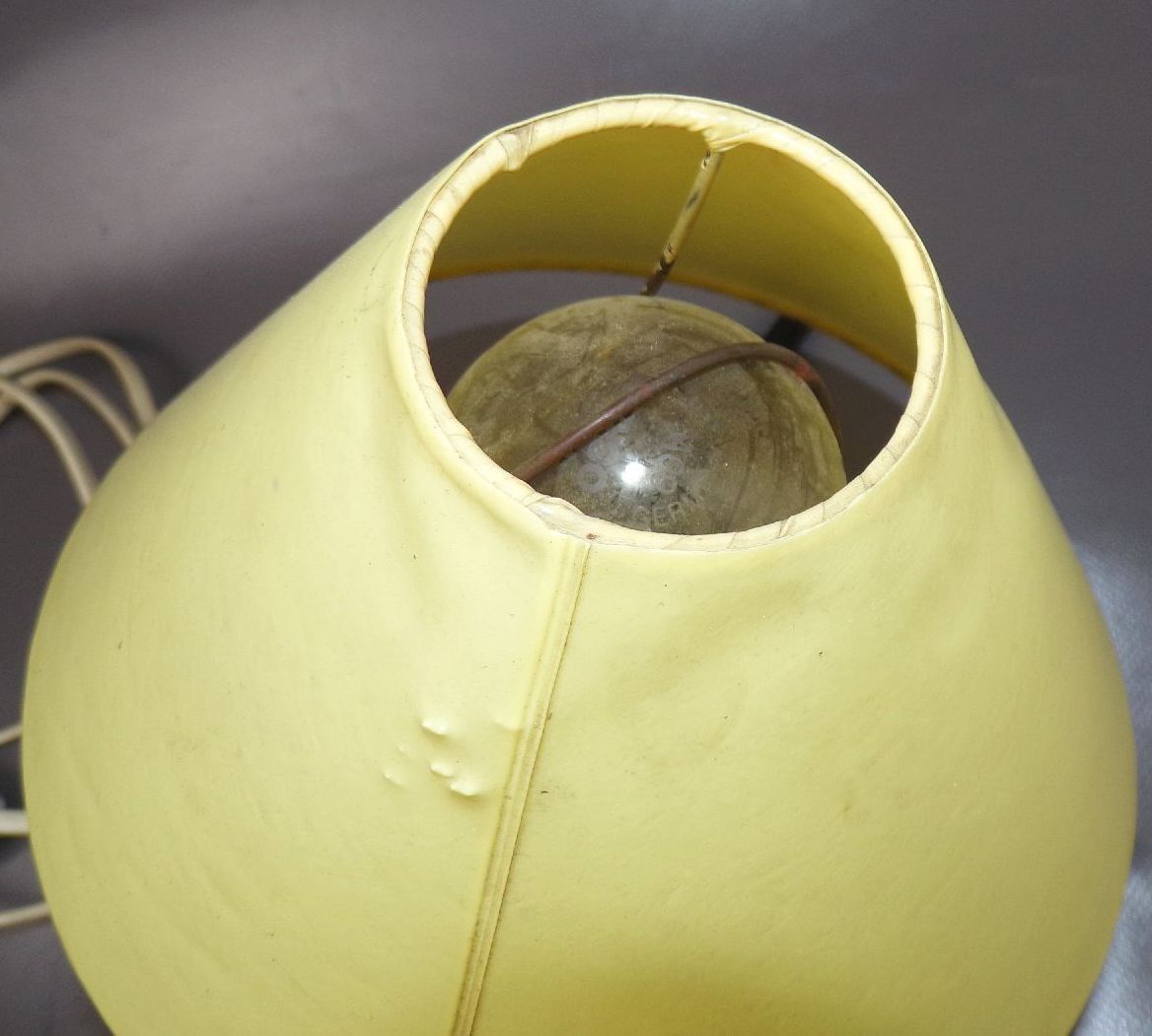 Alte Tischleuchte Dreibein E27 Gelb Vintage Retro Tütenlampe