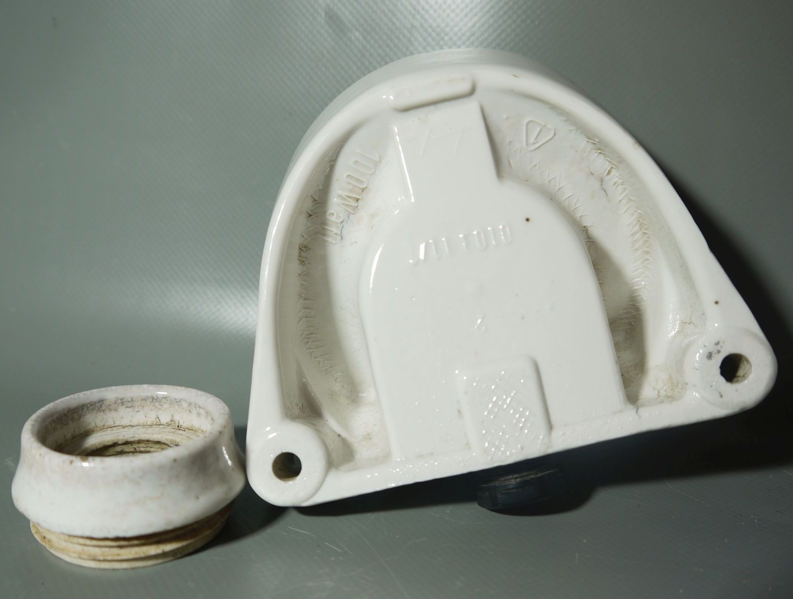 Design Leuchte Industrie alte Glaskolbenlampe schräg Porzellan Fassung