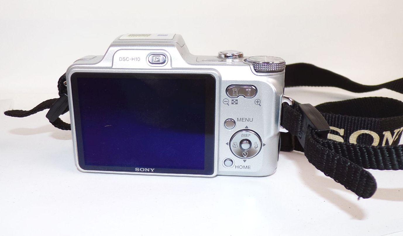 Sony Cybershot DSC-H10 Digitalkamera mit Akku Ladekabel 