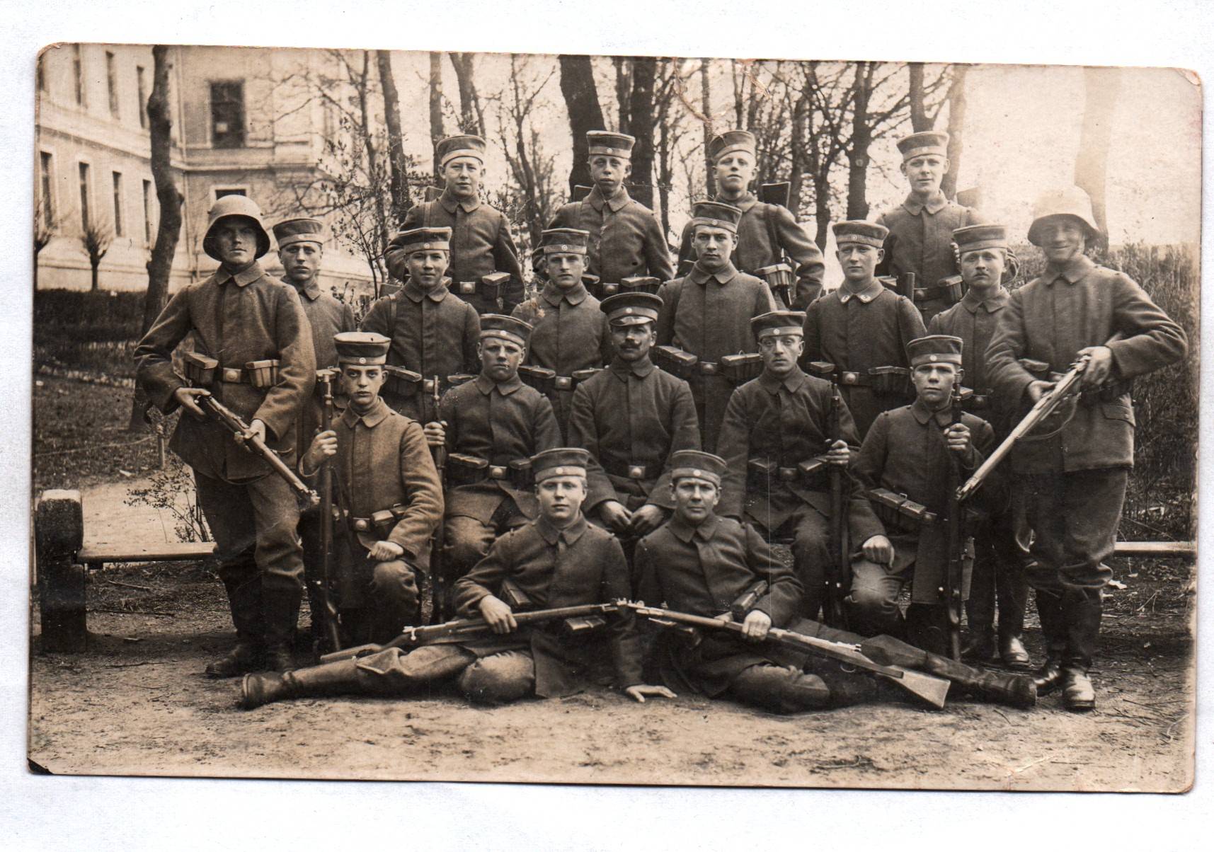 Foto Ak Stosstrupp Stahlhelme Sturmsoldaten Karabiner 1 Wk 