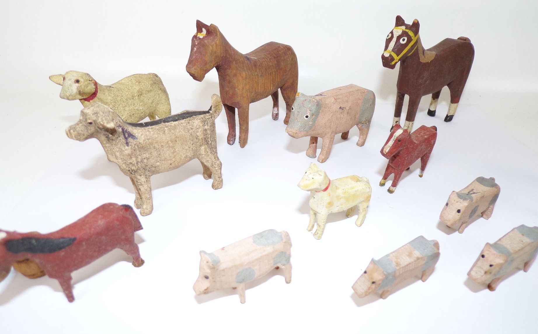 Konvolut alte Tiere aus Holz wohl Erzgebirge 