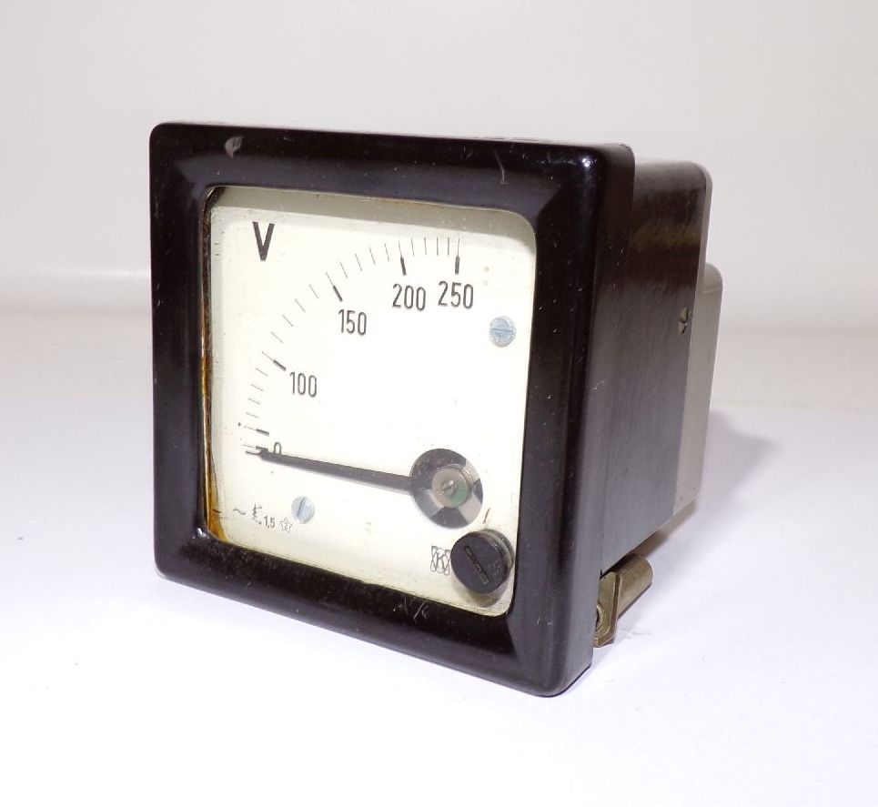 Altes Voltmeter 0 bis 250 Schalttafel 1 von 3 Meßgerät 