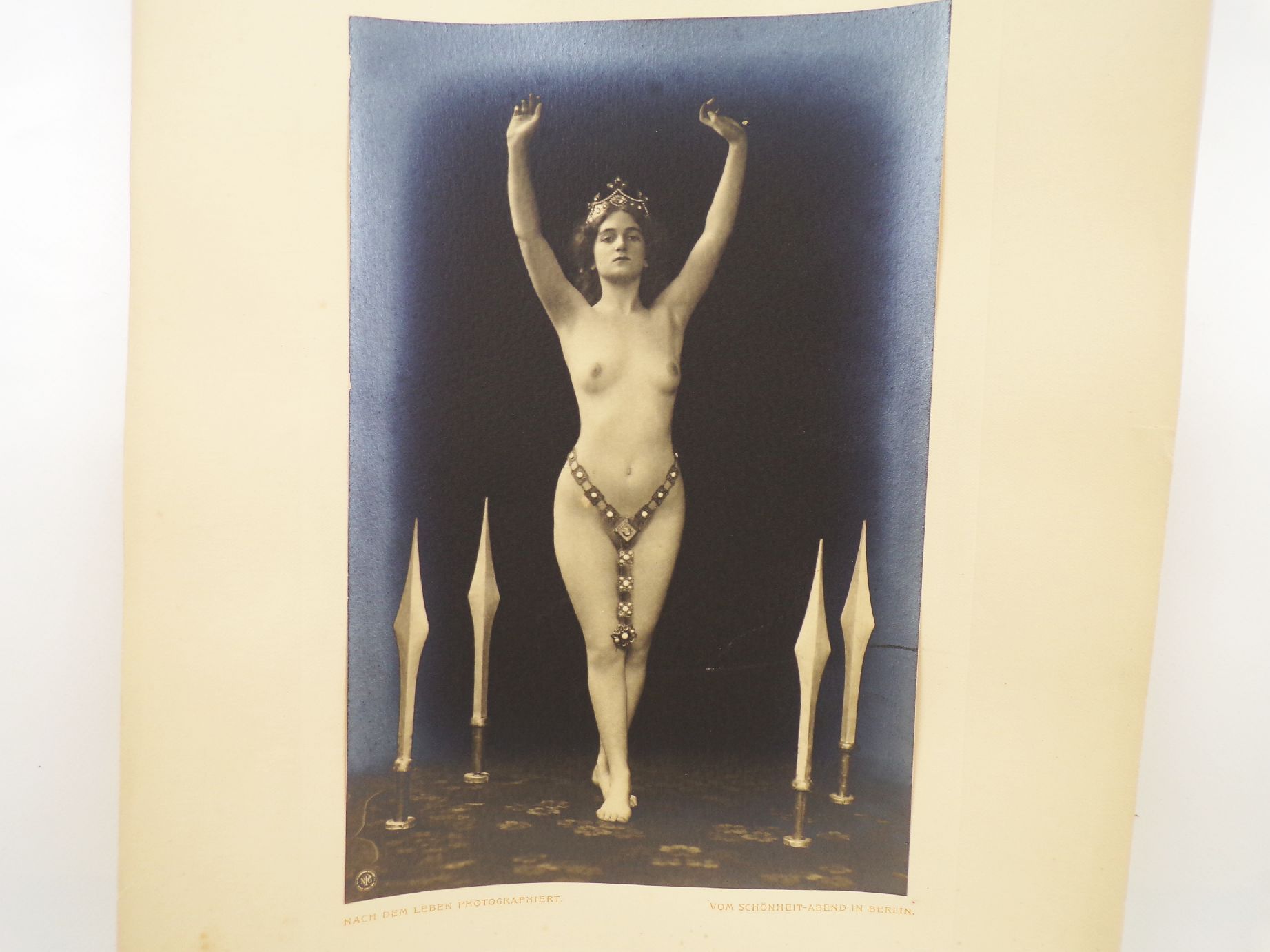 Olga Desmond Schwertertanz 1908 Akt Fotografie 