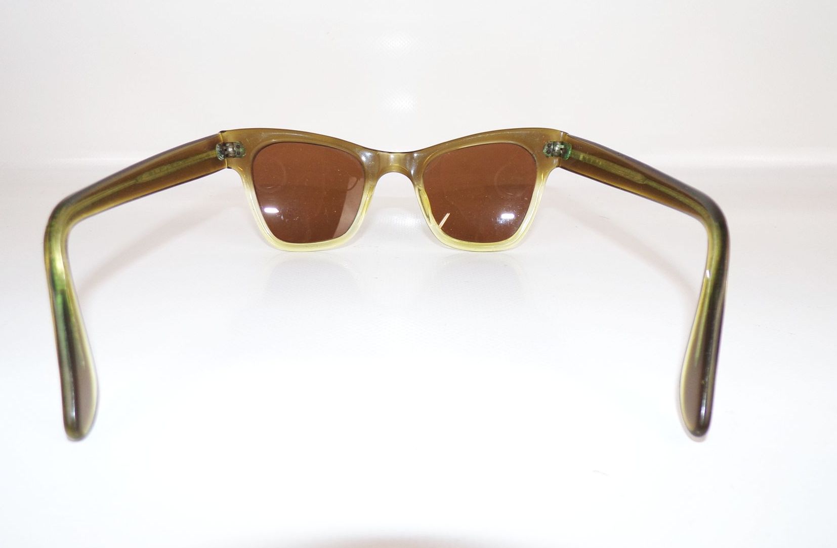 Alte Damen Sonnenbrille Stylisch mit Etui 70er Jahre Retro Look Vintage