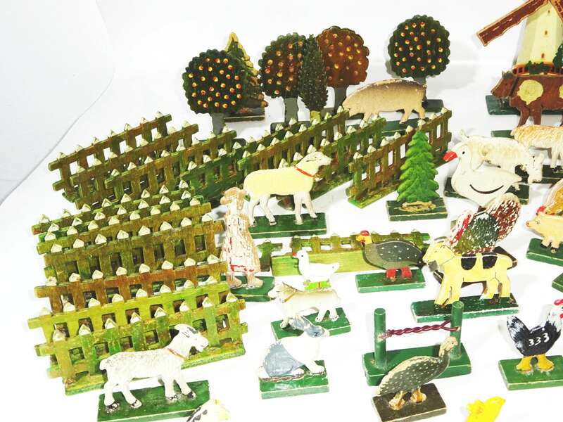 Konvolut Rosswein Flachfiguren Holzfiguren Windmühle Bäume Tiere DDR 