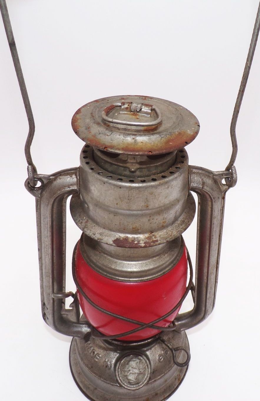 Alte Sturmlaterne BAT Nr 158 Petroleumlampe Rot Alte Sturmlaterne BAT Nr 158 Petroleumlampe Rot