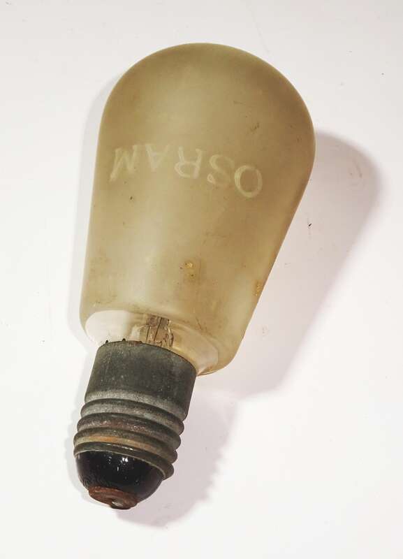 Alte Osram Glühlampe 32 K 110 V Kohlfaden mit Spitze Lampe  Beleuchtung