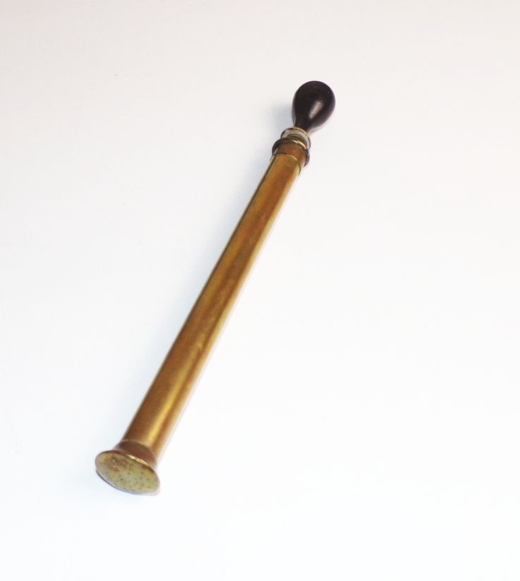 Alter Zerstäuber Messing Pumpe old vintage Spritze