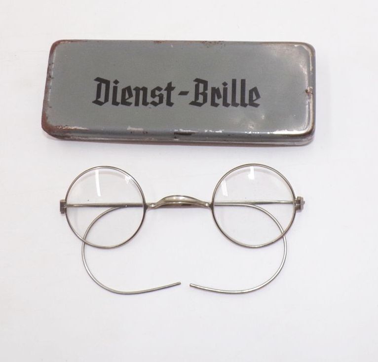 Dienstbrille 2 Weltkrieg Blechdose mit Nickelbrille Original