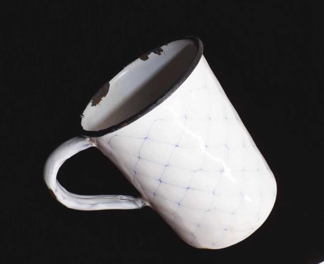 Alte Emaille Tasse Wabenmuster Netzdekor Blau Weiß Shabby Pflanzgefäß 