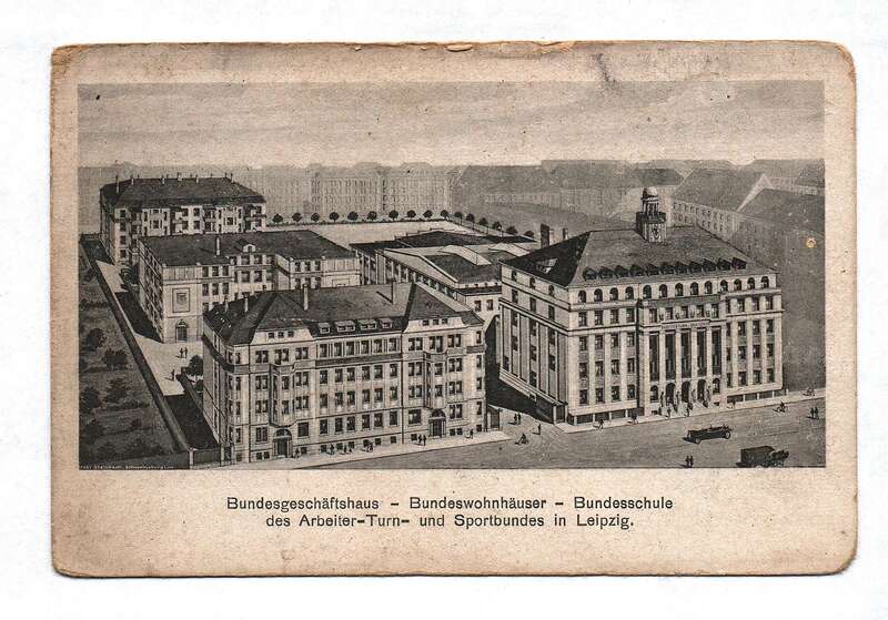 Ak Bundesgeschäftshaus Bundeswohnhäuser Bundesschule des Arbeiter Turn und Sportbundes in Leipzig