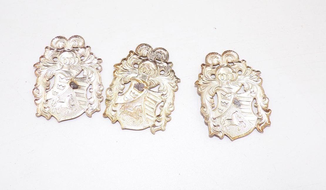 Zierapplikationen Wappen Blech Sattler Schuster 