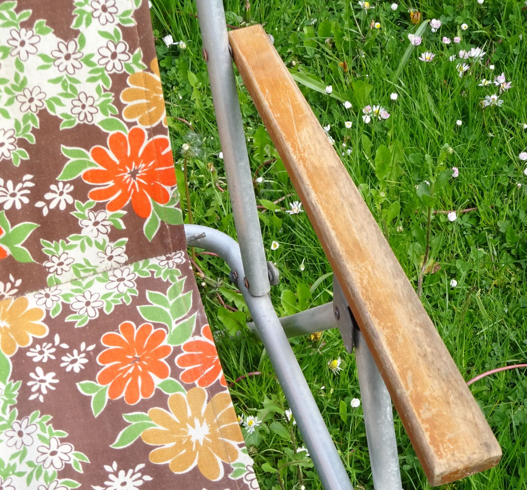 Alter DDR Campingstuhl Klappstuhl Blumen Stoff vintage