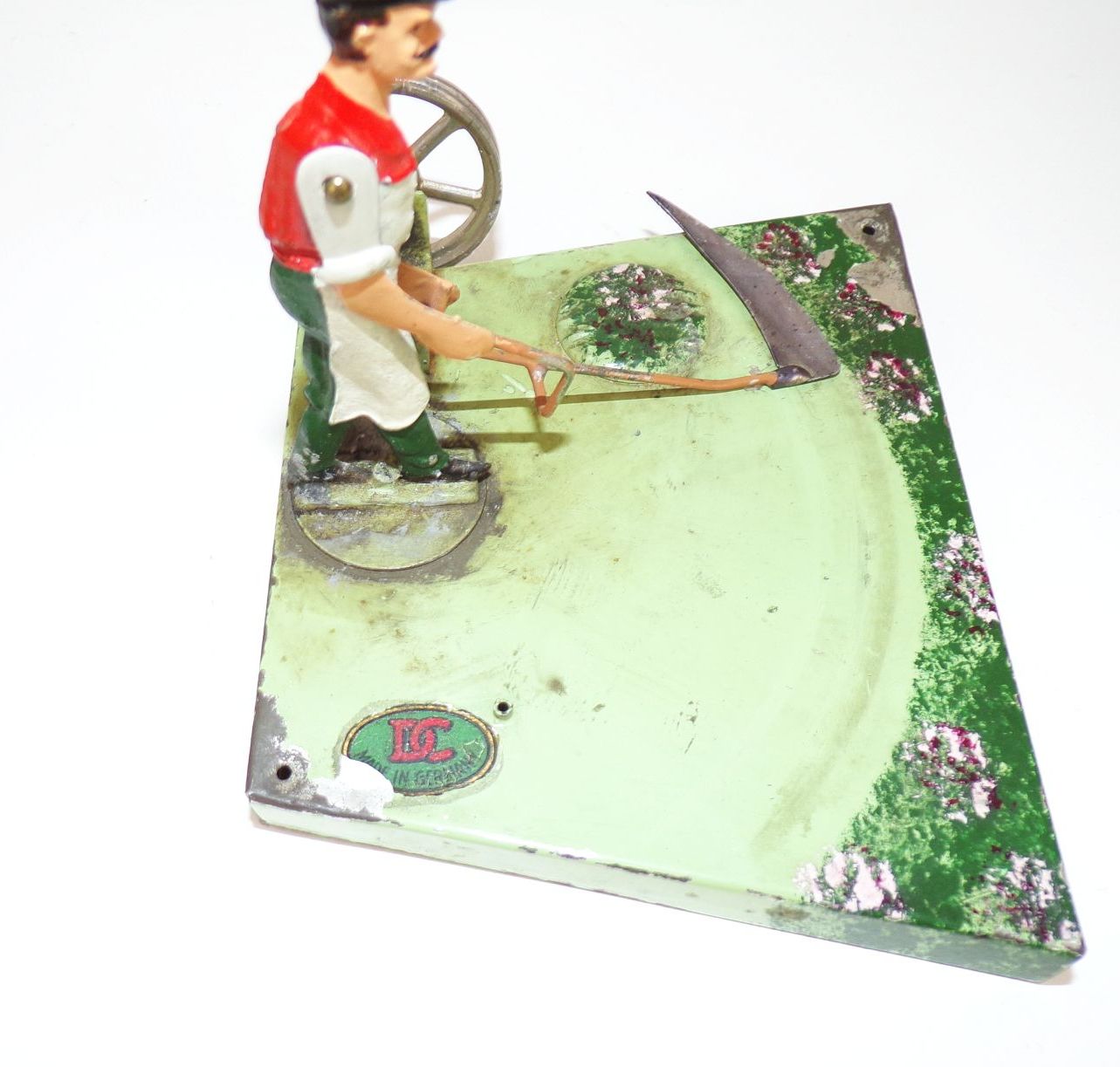 Altes Doll Antriebsmodell Rasenmäher Sense Bauer um 1900 Blechspielzeug