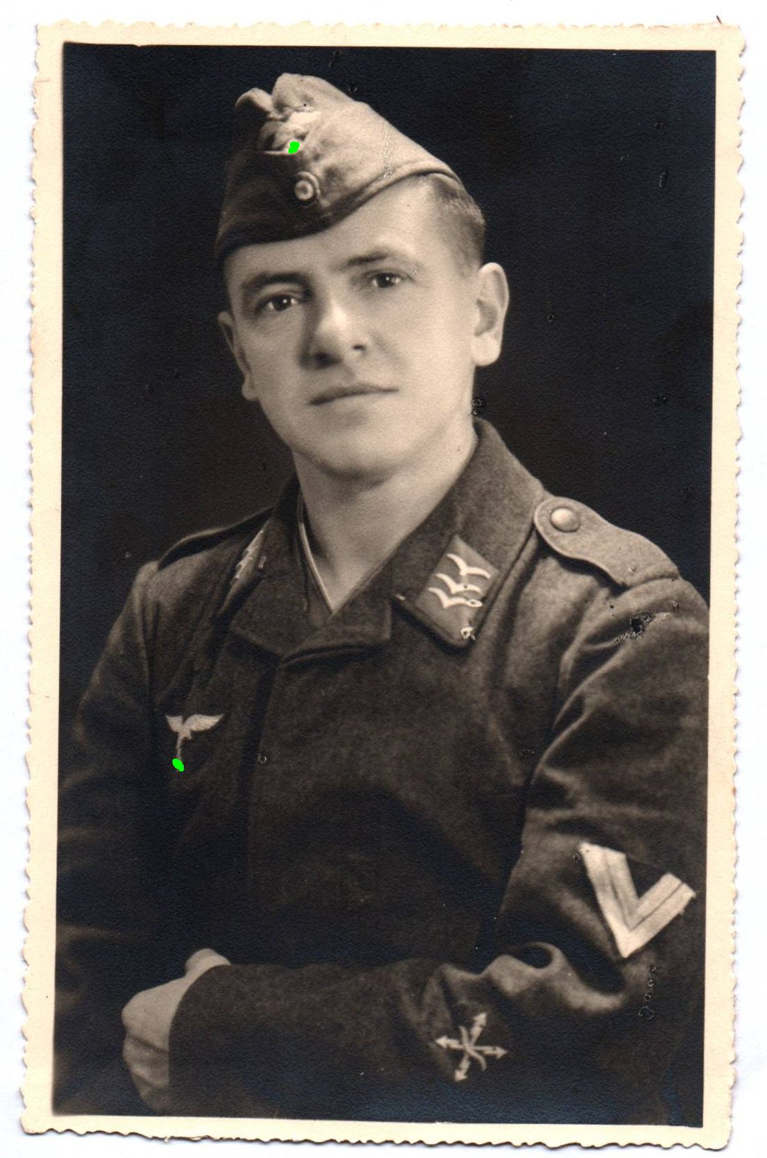 Foto Ak Obergefreiter der Luftwaffe Schiffchen Ärmelabzeichen 2 Wk WW2 Mittelmeer Foto Ak Obergefreiter der Luftwaffe Schiffchen Ärmelabzeichen 2 Wk WW2 Mittelmeer