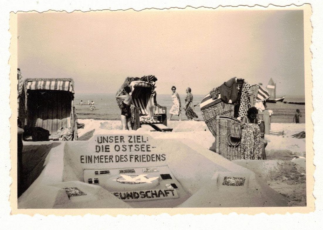 Foto DDR Strandburg Strand Ein Meer des Friedens Propaganda 1955er 