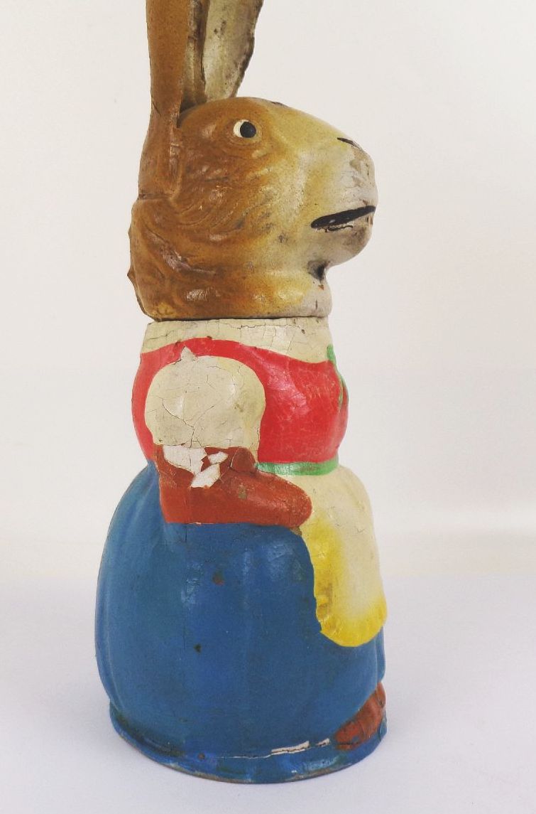 Alter Candy Container Frau Osterhase Bunt aus Pappmaschee Alter Candy Container Frau Osterhase Bunt aus Pappmaschee