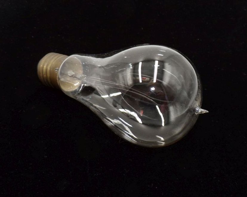 Alte Glühlampe OSA Nur für Deutschland E27 Kohlefaden Spitze Antik 