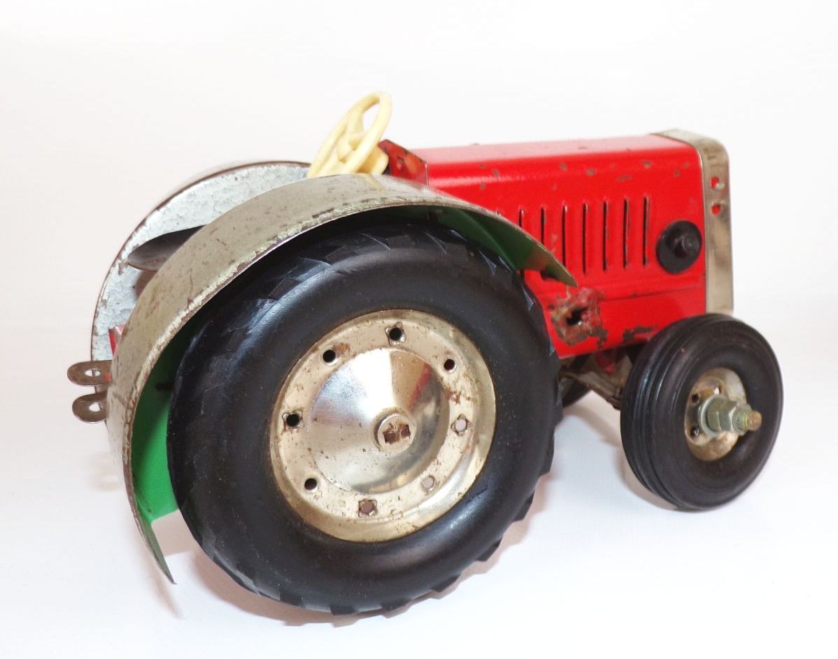 Alter Traktor Trecker mit Anhänger Blechspielzeug um 1950