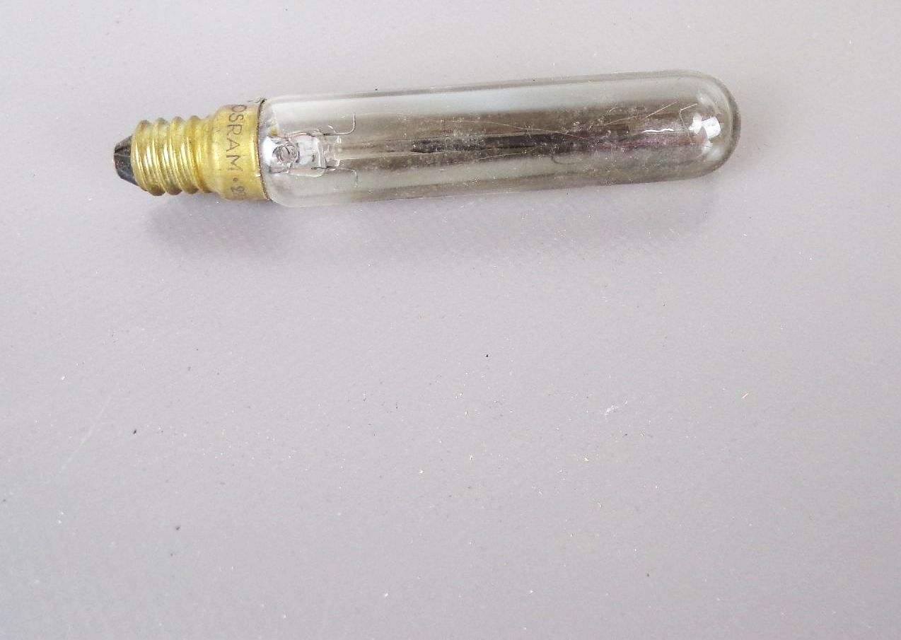 Alte Osram Glühlampe Leuchtmittel 220 bis 230 V 25 W E14 alte Leuchtröhre Alte Osram Glühlampe Leuchtmittel 220 bis 230 V 25 W E14 alte Leuchtröhre