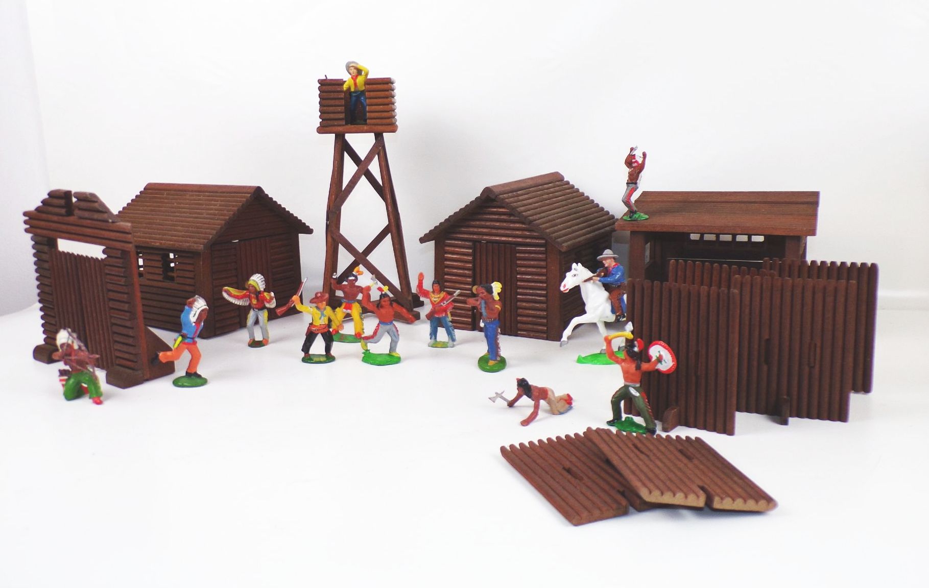 DDR Indianer Fort Holzhütten Wildwest Figuren 